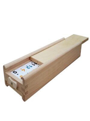 remi_box_resized_800x1067 Joc Remi din lemn - Rummy cu piese rezistente, 106 Piese, 4 Table de joc, 8 Suporti, 1 Regulament de joc